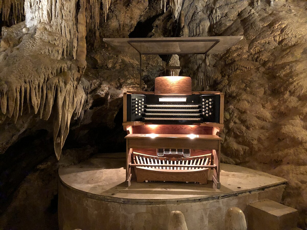 The Great Stalacpipe Organ