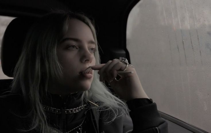 does billie eilish smoke or vape vocal steamer or vape? (im confused) : r/billieeilish main image 1
