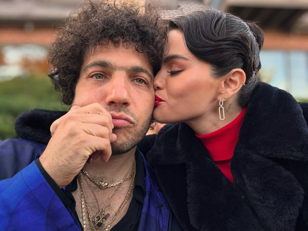 Selena Gomez Seems to Have a Bachelorette with Friends in Cabo while Blanco Celebrates in Vegas