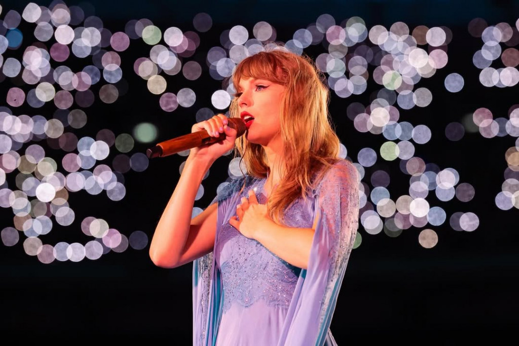 Taylor Swift and Travis Kelce Got Engaged