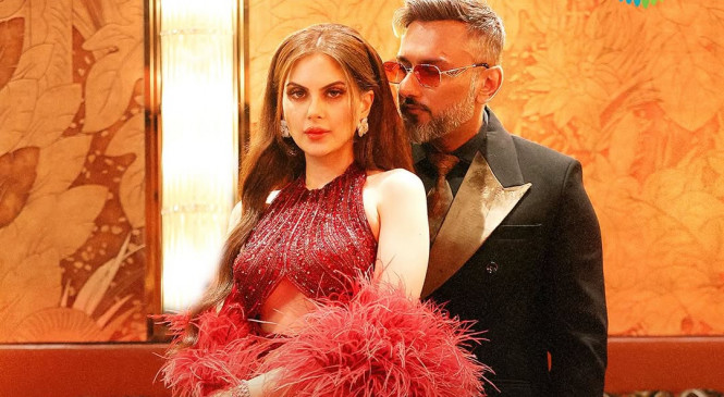 ‘Mashooqa’: YoYo Honey Singh released his Latest Video featuring CharmeeZaveri and Pho