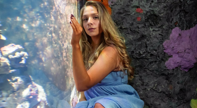 Elizma Delivers a Standout Alt Pop Moment in ‘Modern Life’