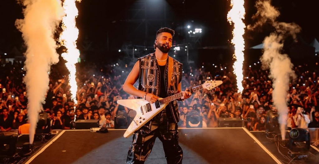 Honey Singh Appeared at AP Dhillon’s Dubai Concert