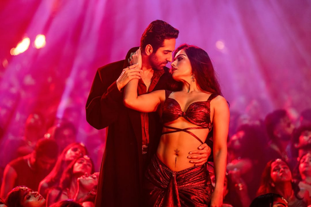 ‘Tum Mere Na Huye’: RashmikaMandana Surprises Everyone with Her Fiery Dance On the First Track of ‘Thamma’