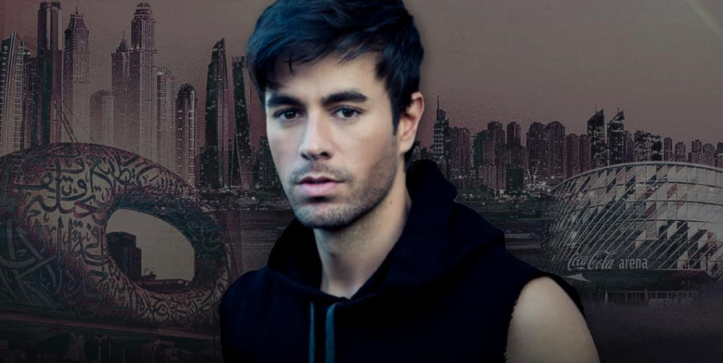 Fans Threw Phones on Stage at Enrique Iglesias'Concert to Get a Picture