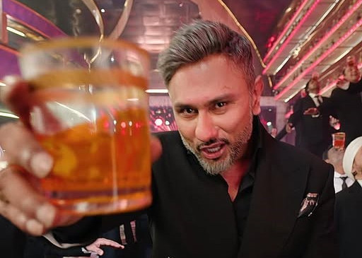 “Yo Yo Honey Singh Sets the Dance Floor on Fire with ‘Jhoom Sharabi’