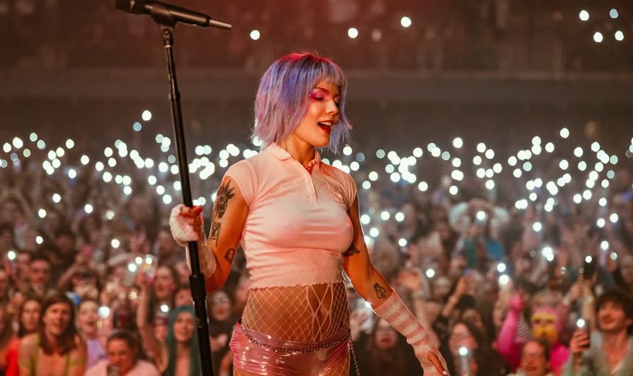 Halsey Fires Back at Heckler after Revealing She Nearly Lost Her Life during Medical Crisis