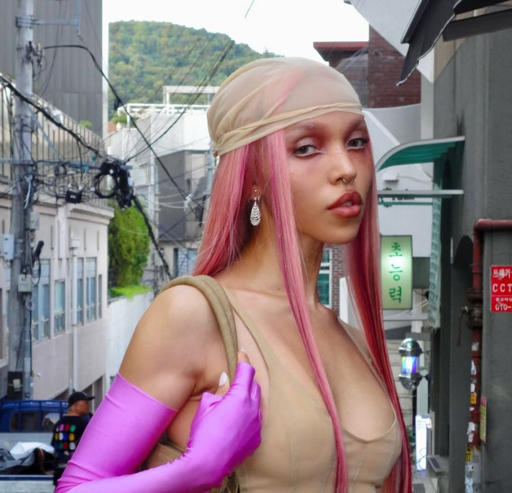 FKA twigs is coming up with her ‘Body High’ Tour and shared the New Music Video ‘Love Crimes’