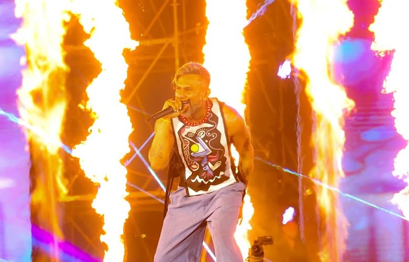 Yo Yo Honey Singh’s Concert Stormed by a Furious Female Fanatic