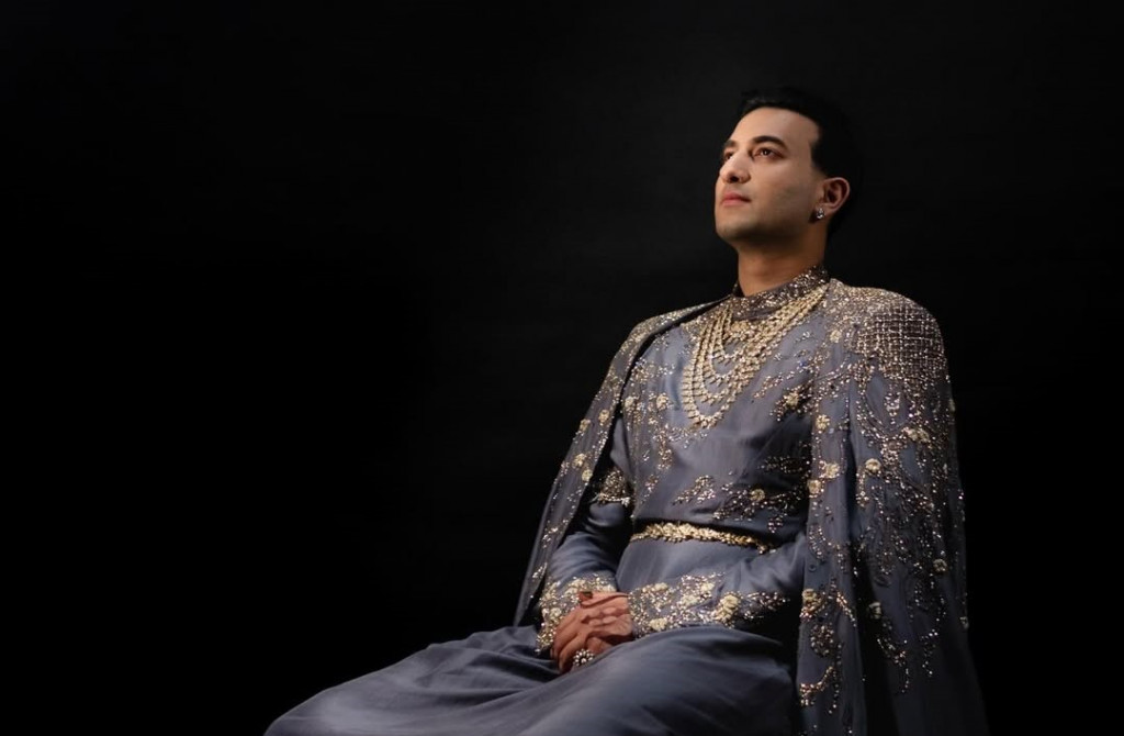 Rishab Rikhiram Sharma Captivates Ten Thousand Audiences with His Tribute to Asha Bhosle