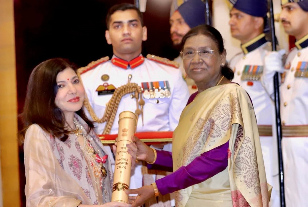 Alka Yagnik Clarified Why She Was on Wheelchair after the Padma Bhushan Ceremony