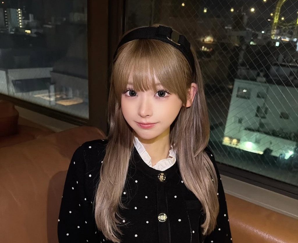 Fandom can express both love and hatred, and ENHYPEN’s fan Mina Chan died for that reason. The K-pop influencer became a victim of extreme cyberbullying by the fans.