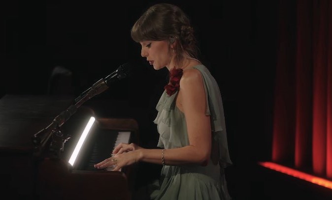 Taylor Swift Gets Back to Her Country Roots With an Eras Tour-Style Piano Surprise