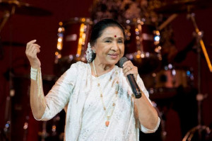 आशा भोंसले को श्रद्धांजलि देने के लिए आमिर खान शाहरुख खान और सलमान खान के साथ फिर से जुड़े | दैनिक संगीत रोल