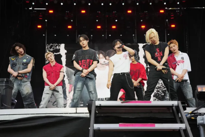 Stray Kids