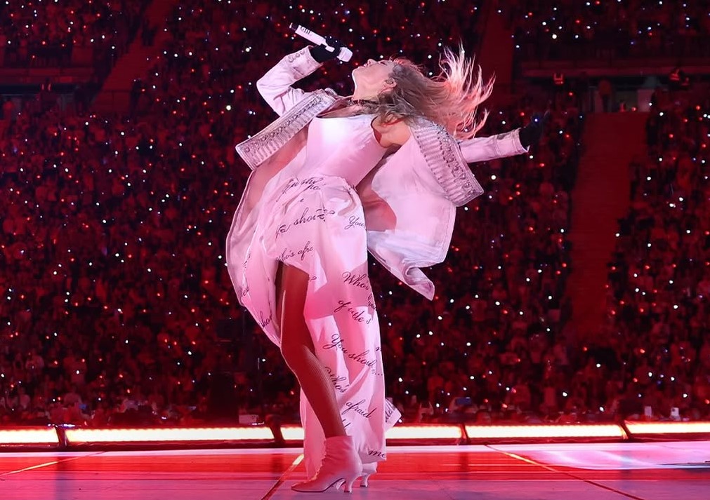 Taylor Swift Wins the First-Ever Artist Director Honors at MTV Video Music Awards